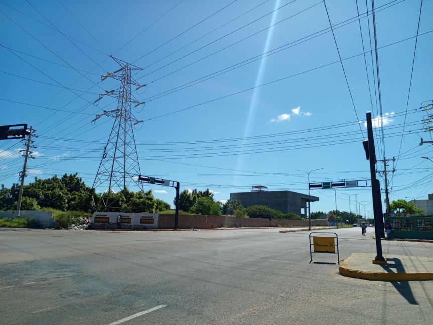 IMTCUMA trabaja en recuperación de semáforos vandalizados en la avenida 16 Guajira y la calle 15&nbsp;K