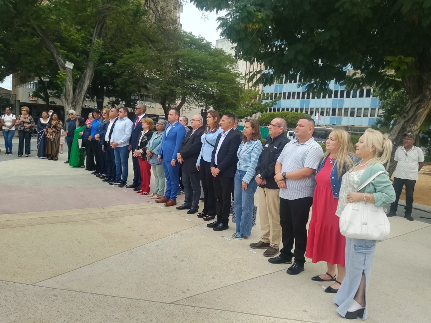Docentes zulianos celebraron su día con misa de acción de gracias y ofrenda floral al&nbsp;libertador