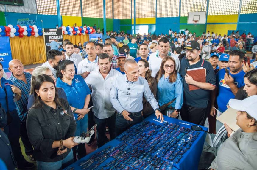 Rosales recorre Francisco Javier Pulgar y llega a Sucre en su gira por el sur del&nbsp;Lago