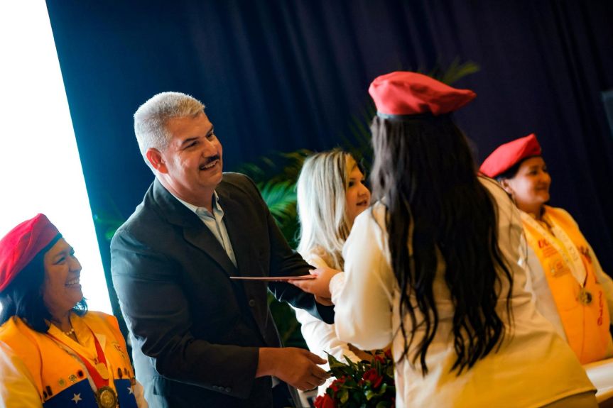 Gobernador Luis Caldera acompañó egreso de 469 profesionales de la Universidad de las Ciencias de la&nbsp;Salud