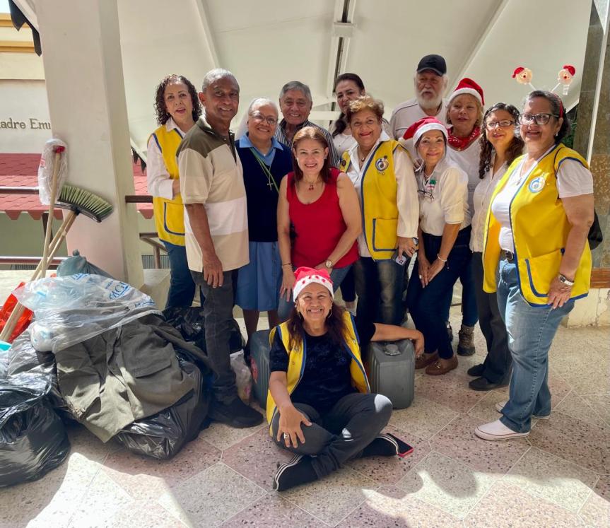 Abuelos del Hogar San José de la Montaña recibieron la alegría de la&nbsp;navidad