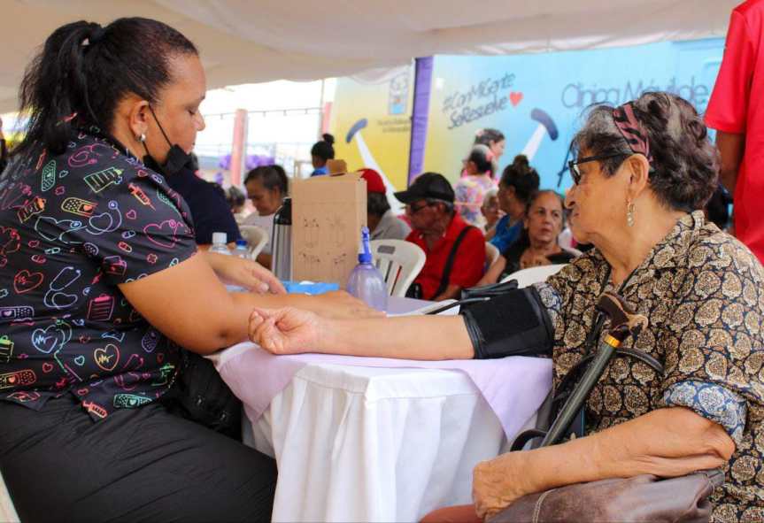 A través de la VenApp Alcaldía de Maracaibo entrega ayudas&nbsp;humanitarias