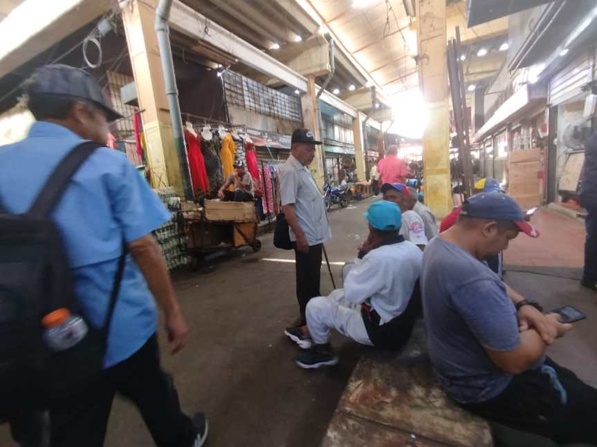 Si queréis rendir la plática, llévate dólares en efectivo a Las&nbsp;Pulgas.