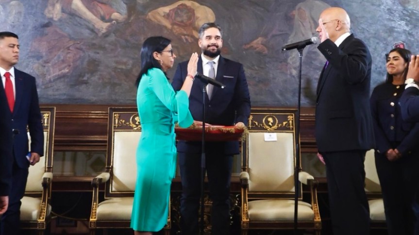 Delcy Rodríguez es juramentada como presidenta encargada ante la AN: «Vengo con dolor por el secuestro de dos&nbsp;héroes»