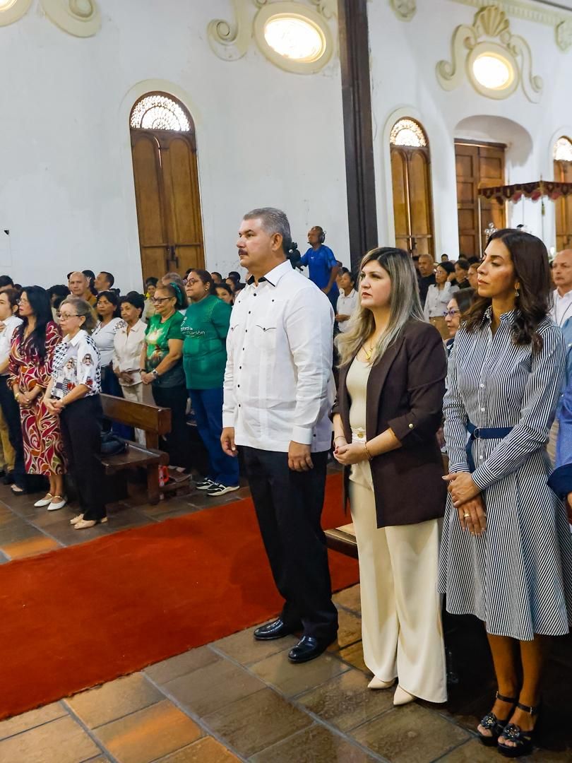 Gobernador Luis Caldera acompaña la Misa Crismal en la Catedral de&nbsp;Maracaibo
