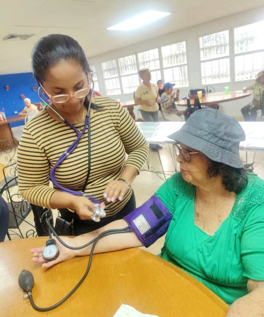 Abuelos de Edad Dorada disfrutan jornada recreativa impulsada por Damasur en Semana&nbsp;Santa