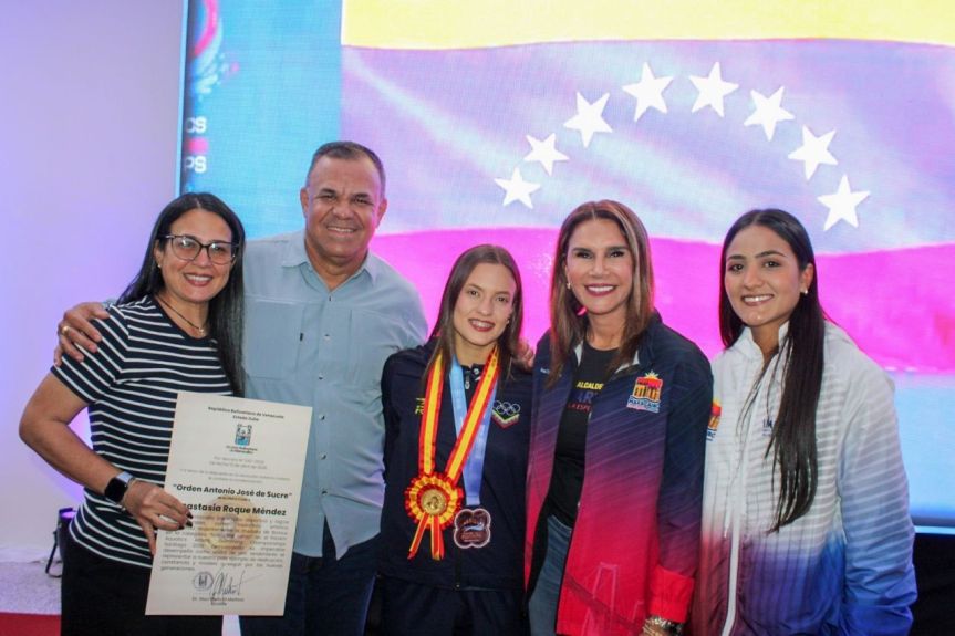 La nadadora Anastasia Roque recibió condecoración de la Alcaldía de&nbsp;Maracaibo